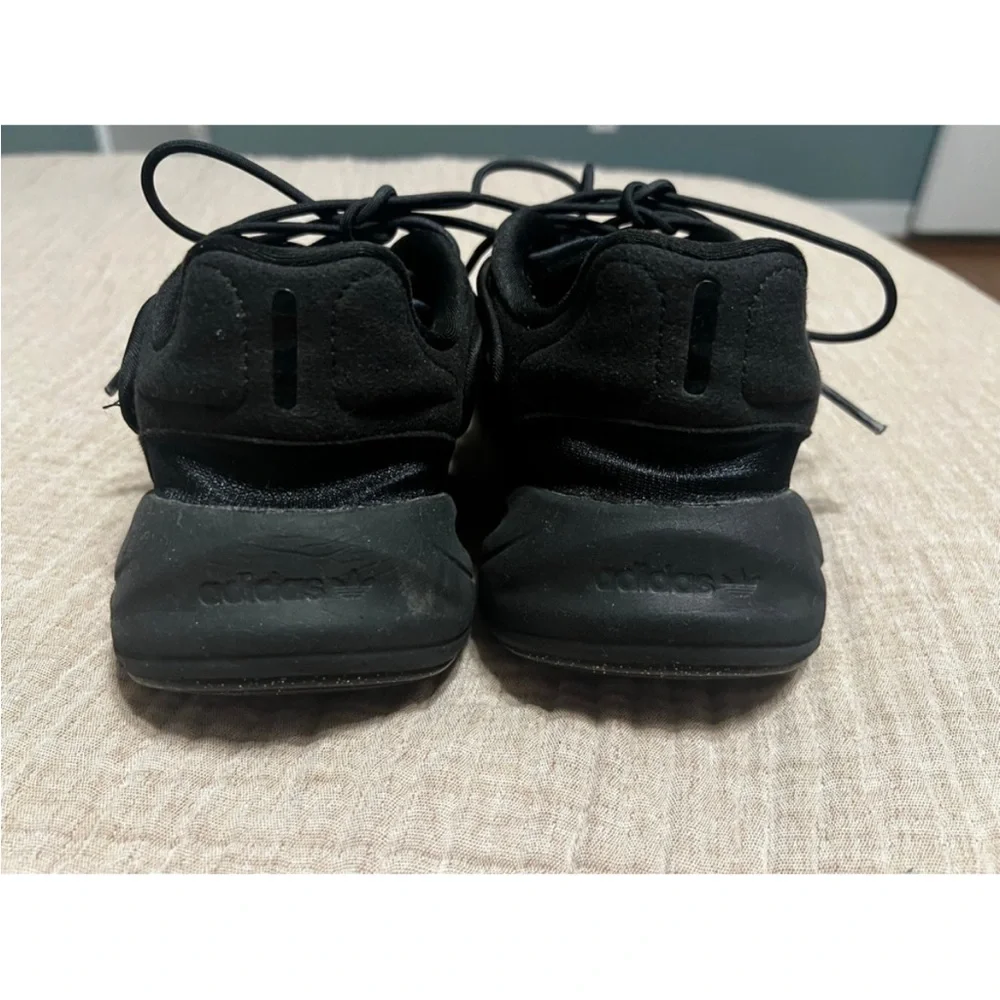 Adidas Ozelia Sneakers Black Size 8 - Picture 2 of 3